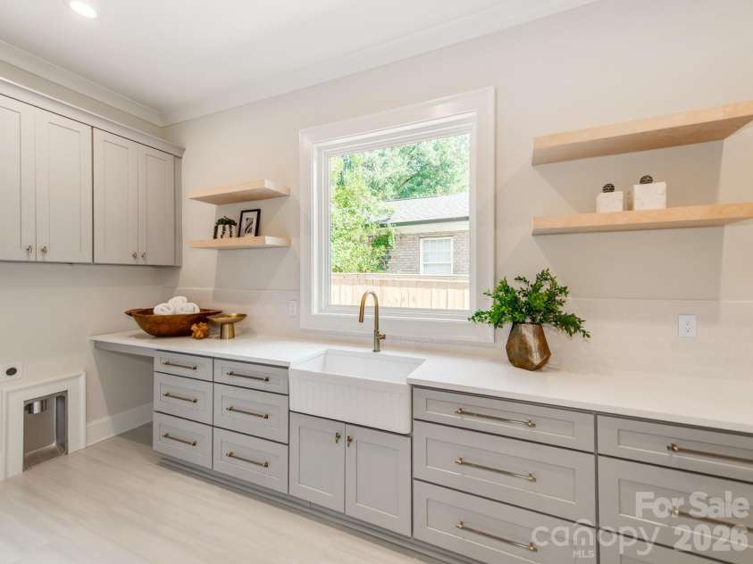 437 Blairmore Drive, Charlotte, NC 28211.  MLS# CAR4422180, YatesRealty ID 49934. Laundry
