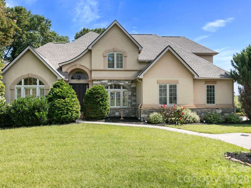 7 Round Robin Lane, Mills River, NC 28759.  MLS# CAR4423363, YatesRealty ID 49935. 
