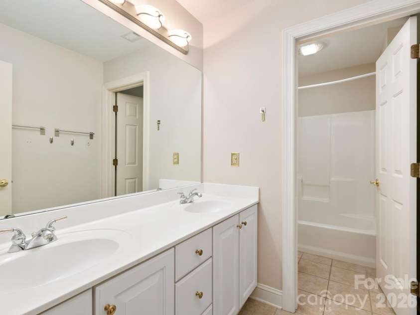 7 Round Robin Lane, Mills River, NC 28759.  MLS# CAR4423363, YatesRealty ID 49935. 