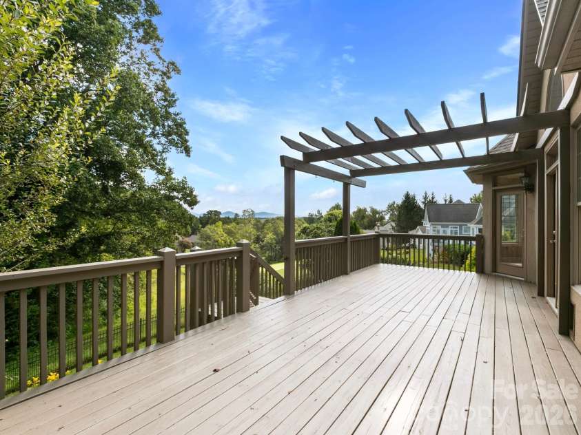 7 Round Robin Lane, Mills River, NC 28759.  MLS# CAR4423363, YatesRealty ID 49935. 