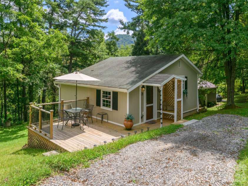 78 London Lane, Clyde, NC 28721.  MLS# CAR4423352, YatesRealty ID 49937. 
