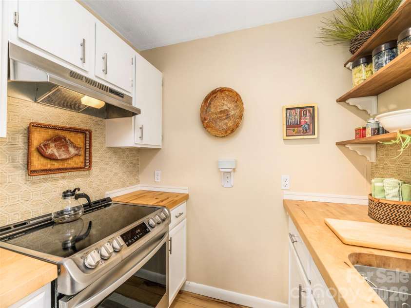78 London Lane, Clyde, NC 28721.  MLS# CAR4423352, YatesRealty ID 49937. 