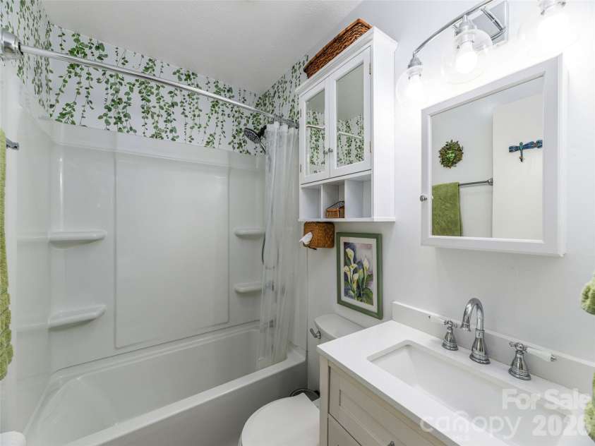78 London Lane, Clyde, NC 28721.  MLS# CAR4423352, YatesRealty ID 49937. 
