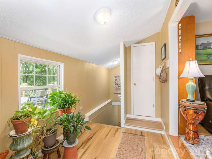 78 London Lane, Clyde, NC 28721.  MLS# CAR4423352, YatesRealty ID 49937. 