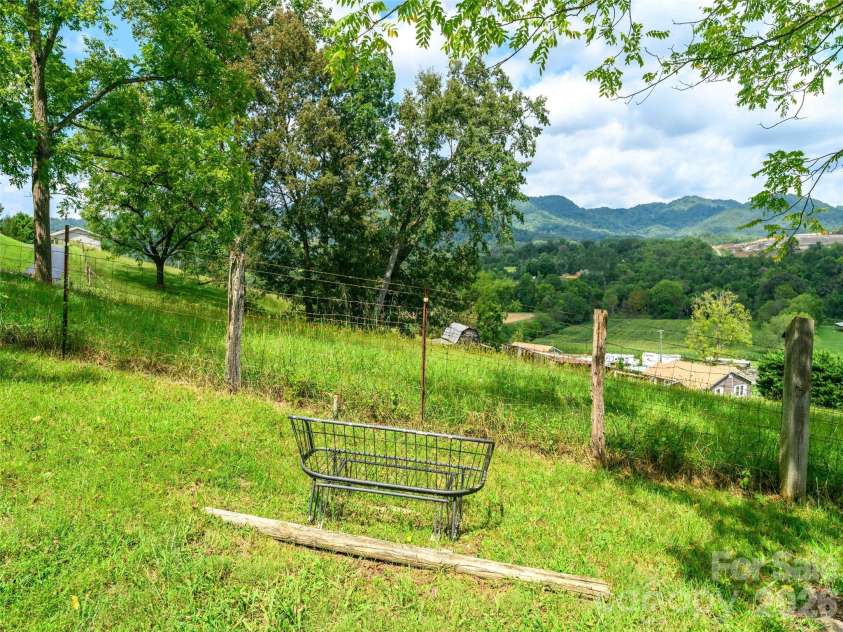 78 London Lane, Clyde, NC 28721.  MLS# CAR4423352, YatesRealty ID 49937. 