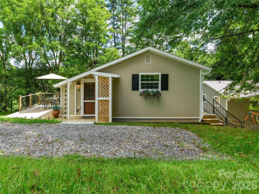 78 London Lane, Clyde, NC 28721.  MLS# CAR4423352, YatesRealty ID 49937. 
