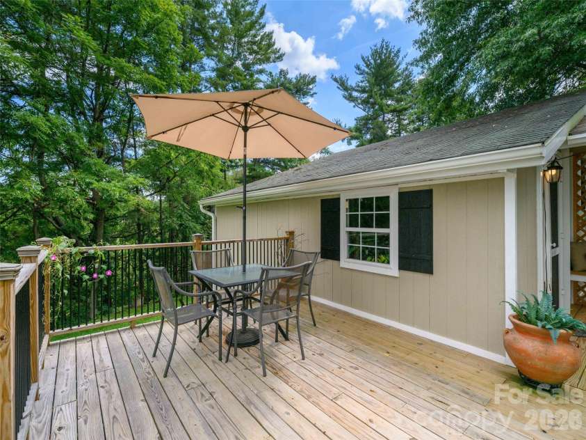 78 London Lane, Clyde, NC 28721.  MLS# CAR4423352, YatesRealty ID 49937. 