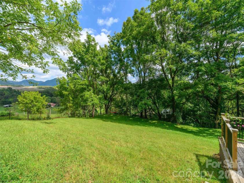 78 London Lane, Clyde, NC 28721.  MLS# CAR4423352, YatesRealty ID 49937. 