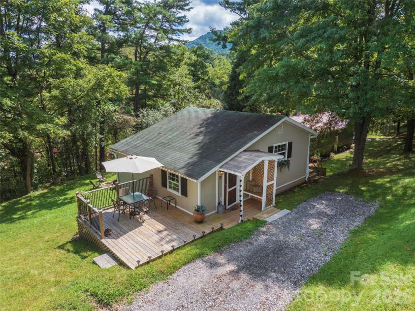 78 London Lane, Clyde, NC 28721.  MLS# CAR4423352, YatesRealty ID 49937. 