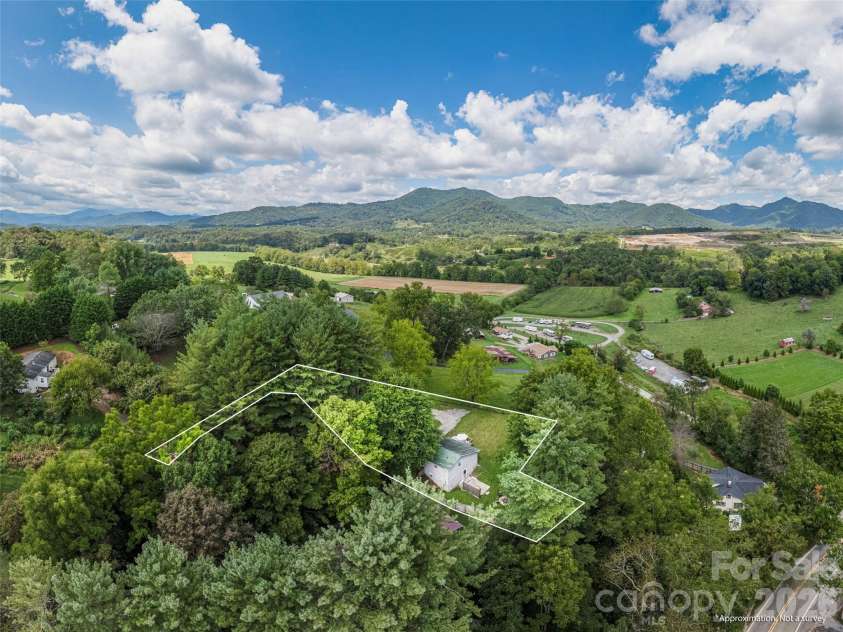 78 London Lane, Clyde, NC 28721.  MLS# CAR4423352, YatesRealty ID 49937. 