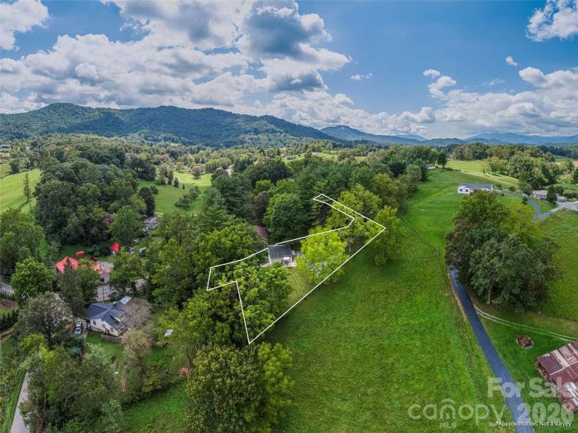 78 London Lane, Clyde, NC 28721.  MLS# CAR4423352, YatesRealty ID 49937. 