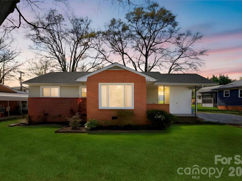 1213 Park Drive, Gastonia, NC 28054.  MLS# CAR4359595, YatesRealty ID 4994. 