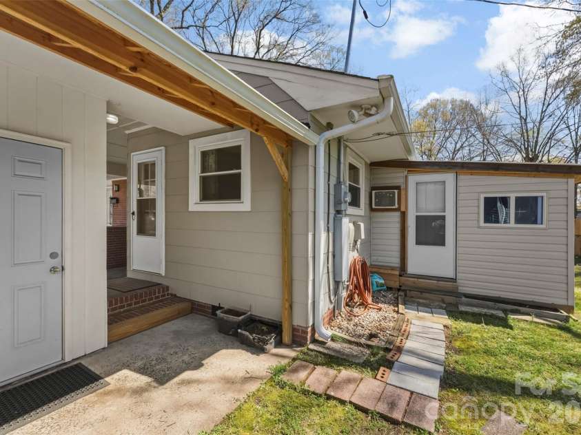 1213 Park Drive, Gastonia, NC 28054.  MLS# CAR4359595, YatesRealty ID 4994. 