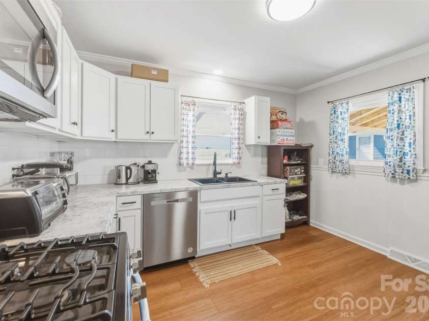 1213 Park Drive, Gastonia, NC 28054.  MLS# CAR4359595, YatesRealty ID 4994. 
