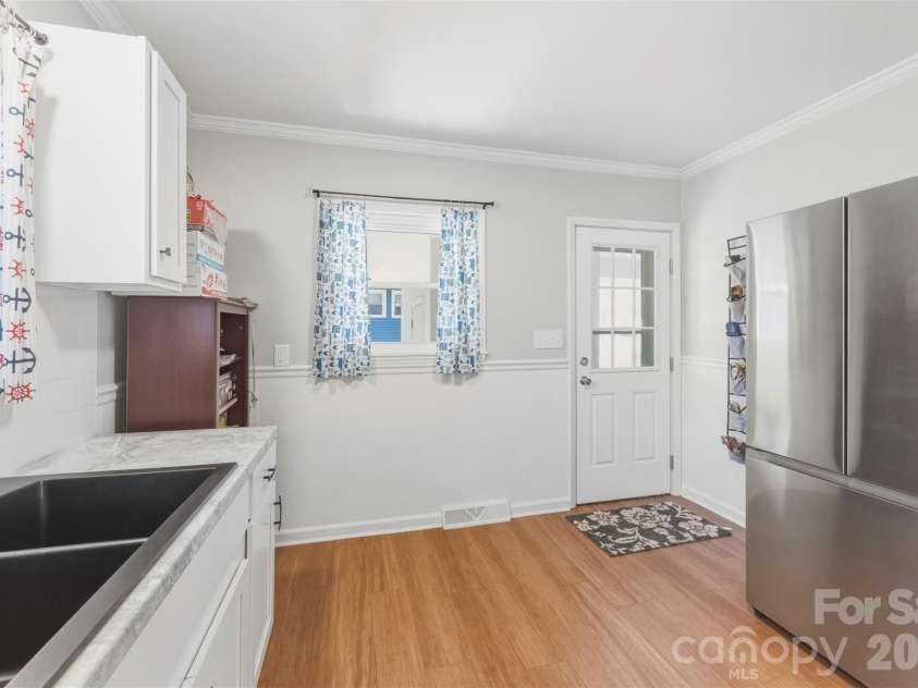 1213 Park Drive, Gastonia, NC 28054.  MLS# CAR4359595, YatesRealty ID 4994. 