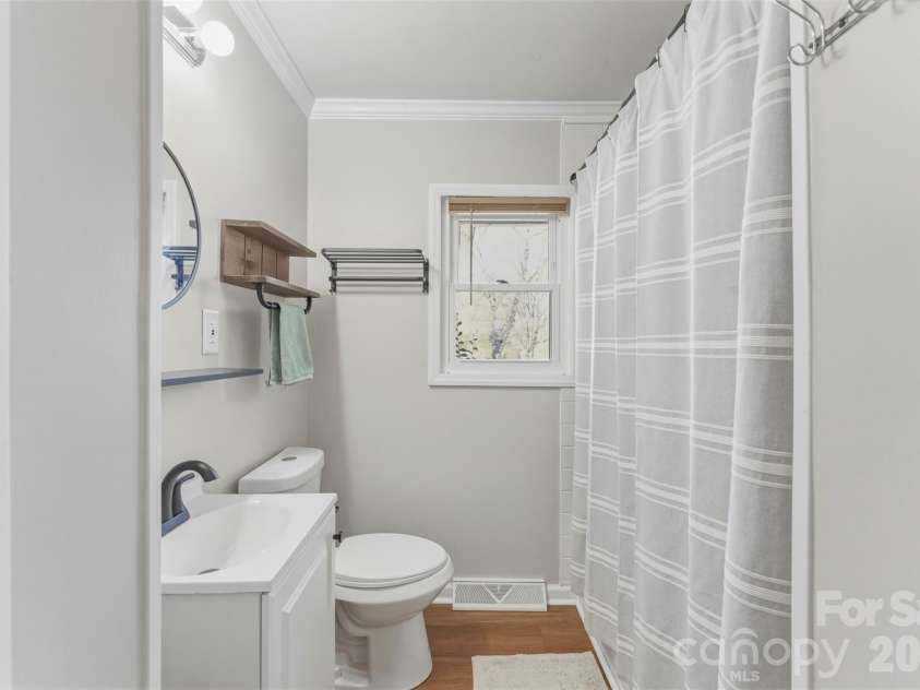 1213 Park Drive, Gastonia, NC 28054.  MLS# CAR4359595, YatesRealty ID 4994. 
