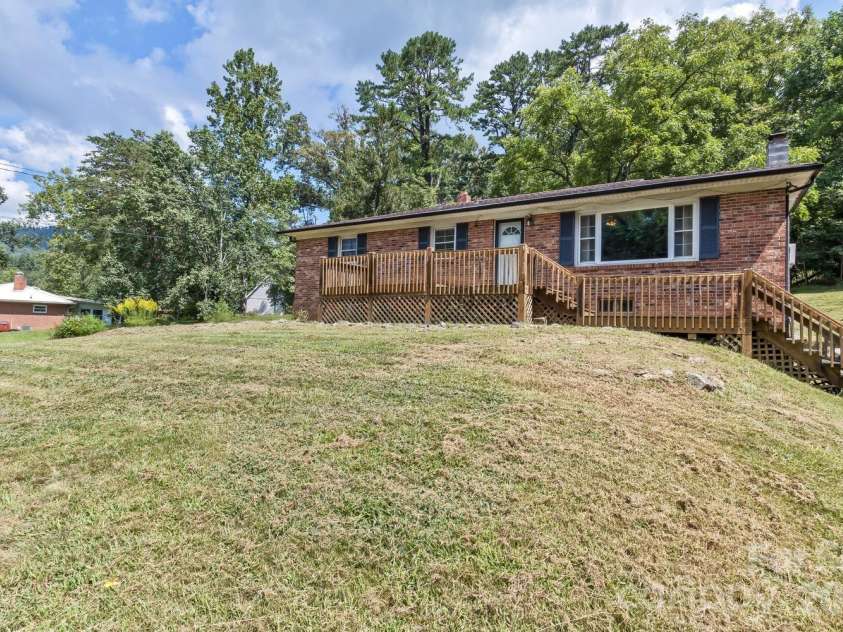 379 Bee Tree Road, Swannanoa, NC 28778.  MLS# CAR4374785, YatesRealty ID 49946. 