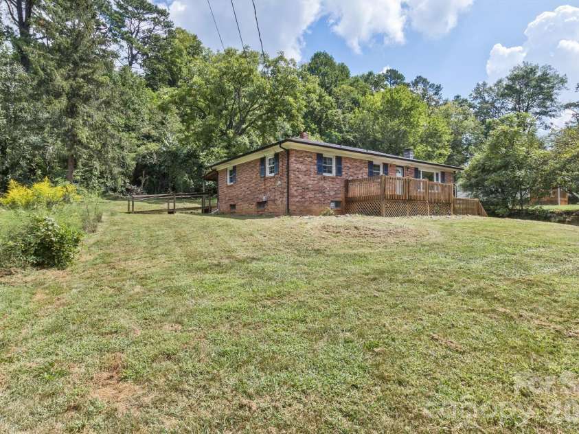 379 Bee Tree Road, Swannanoa, NC 28778.  MLS# CAR4374785, YatesRealty ID 49946. 
