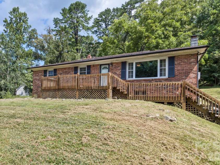 379 Bee Tree Road, Swannanoa, NC 28778.  MLS# CAR4374785, YatesRealty ID 49946. 