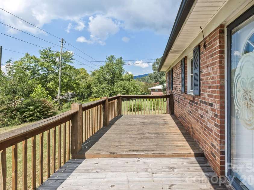 379 Bee Tree Road, Swannanoa, NC 28778.  MLS# CAR4374785, YatesRealty ID 49946. 