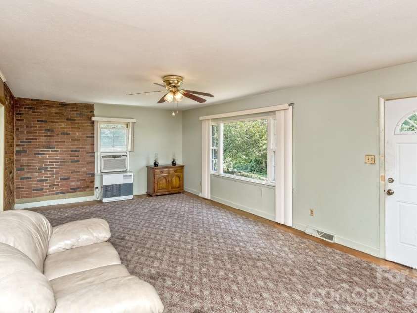 379 Bee Tree Road, Swannanoa, NC 28778.  MLS# CAR4374785, YatesRealty ID 49946. 