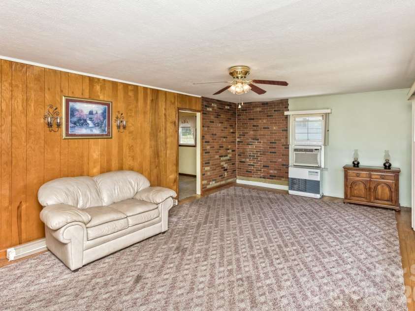 379 Bee Tree Road, Swannanoa, NC 28778.  MLS# CAR4374785, YatesRealty ID 49946. 