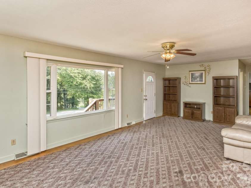 379 Bee Tree Road, Swannanoa, NC 28778.  MLS# CAR4374785, YatesRealty ID 49946. 
