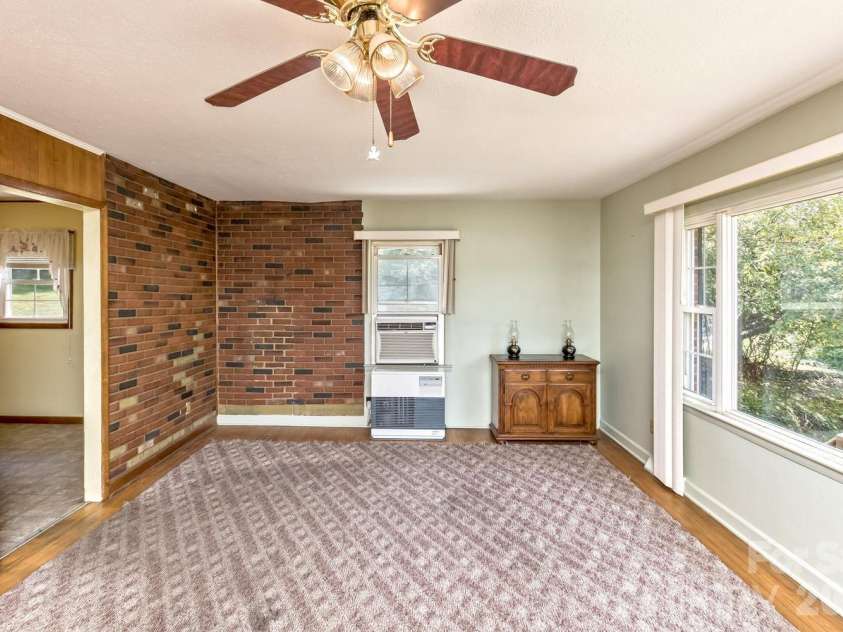 379 Bee Tree Road, Swannanoa, NC 28778.  MLS# CAR4374785, YatesRealty ID 49946. 
