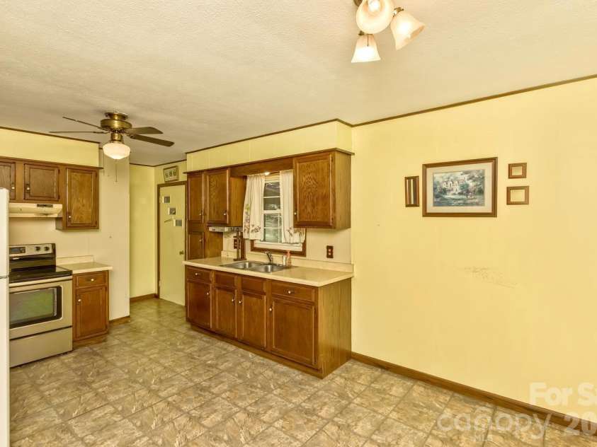 379 Bee Tree Road, Swannanoa, NC 28778.  MLS# CAR4374785, YatesRealty ID 49946. 