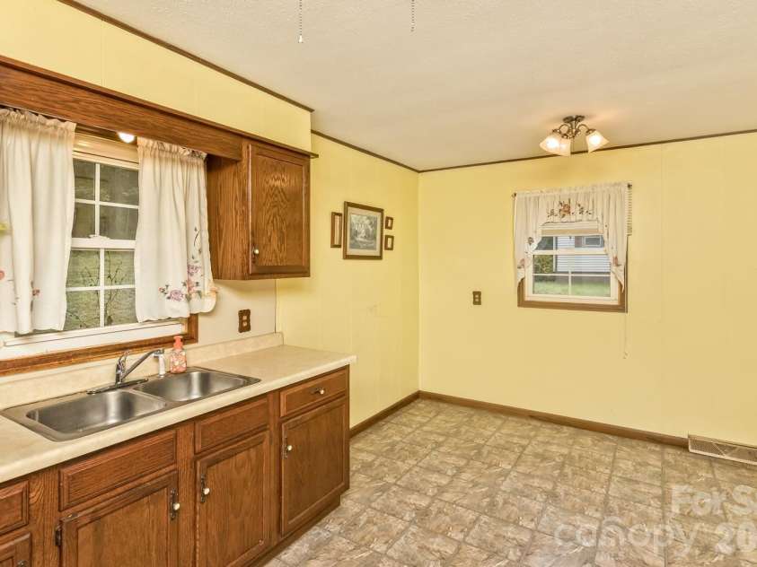 379 Bee Tree Road, Swannanoa, NC 28778.  MLS# CAR4374785, YatesRealty ID 49946. 