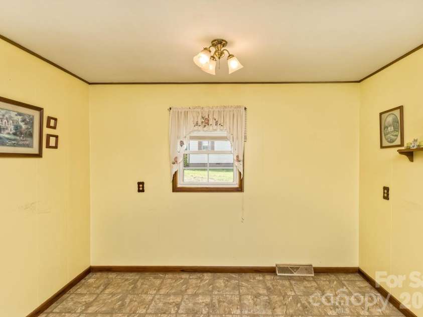 379 Bee Tree Road, Swannanoa, NC 28778.  MLS# CAR4374785, YatesRealty ID 49946. 