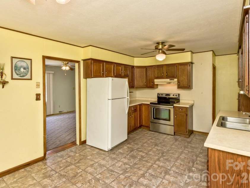 379 Bee Tree Road, Swannanoa, NC 28778.  MLS# CAR4374785, YatesRealty ID 49946. 