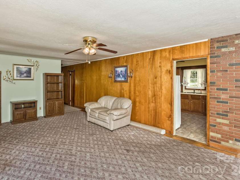 379 Bee Tree Road, Swannanoa, NC 28778.  MLS# CAR4374785, YatesRealty ID 49946. 