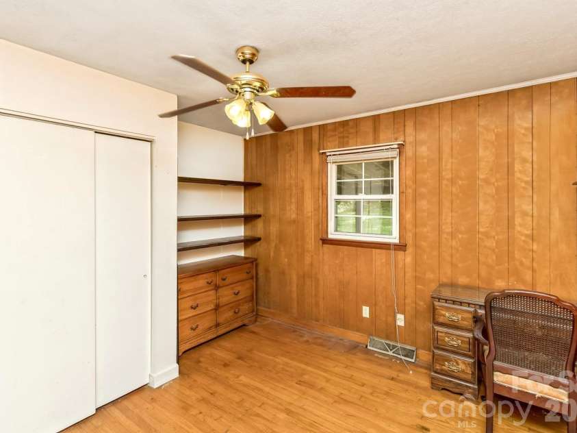 379 Bee Tree Road, Swannanoa, NC 28778.  MLS# CAR4374785, YatesRealty ID 49946. 