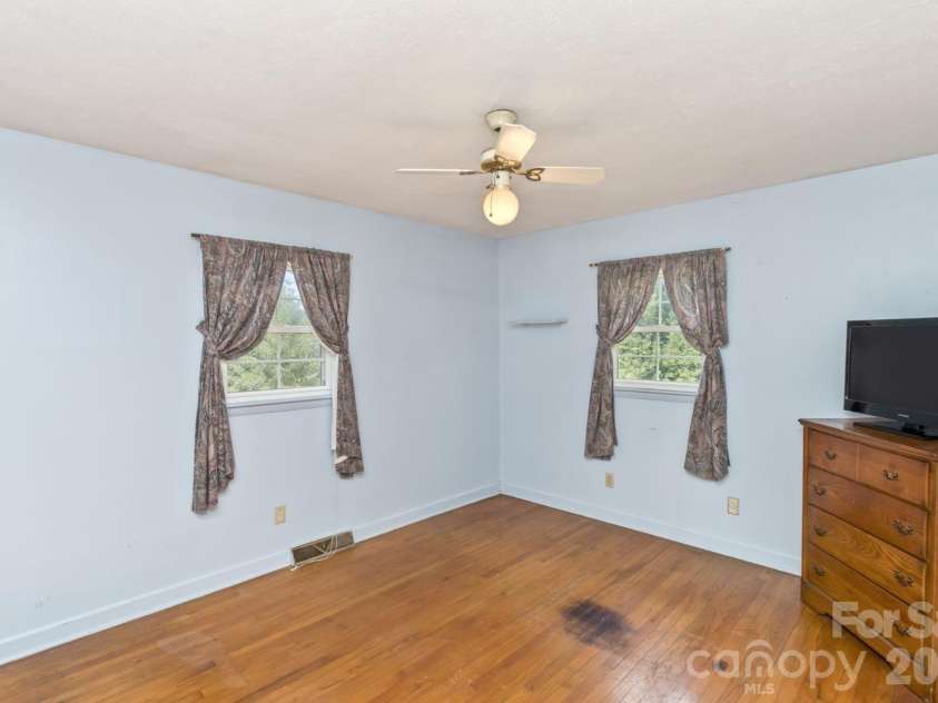379 Bee Tree Road, Swannanoa, NC 28778.  MLS# CAR4374785, YatesRealty ID 49946. 