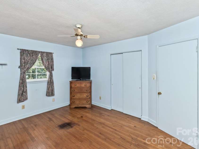 379 Bee Tree Road, Swannanoa, NC 28778.  MLS# CAR4374785, YatesRealty ID 49946. 