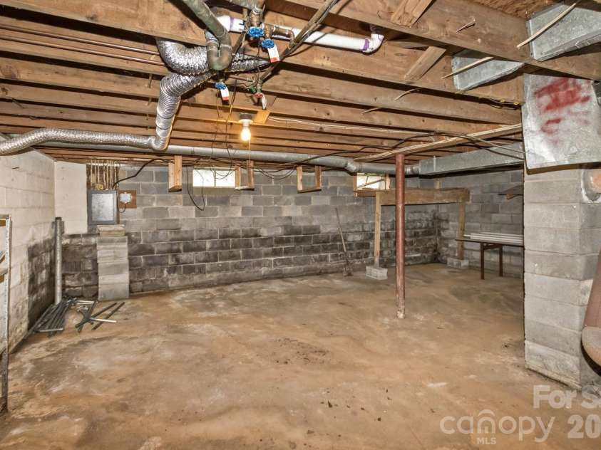 379 Bee Tree Road, Swannanoa, NC 28778.  MLS# CAR4374785, YatesRealty ID 49946. 