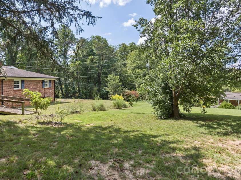 379 Bee Tree Road, Swannanoa, NC 28778.  MLS# CAR4374785, YatesRealty ID 49946. 
