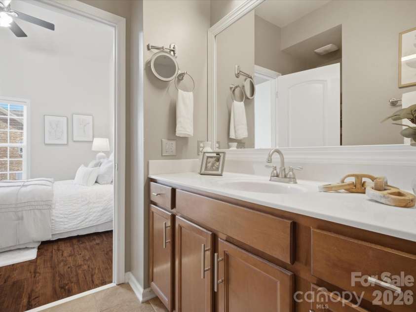 9533 Longstone Lane, Charlotte, NC 28277.  MLS# CAR4423027, YatesRealty ID 49947. Primary Bath