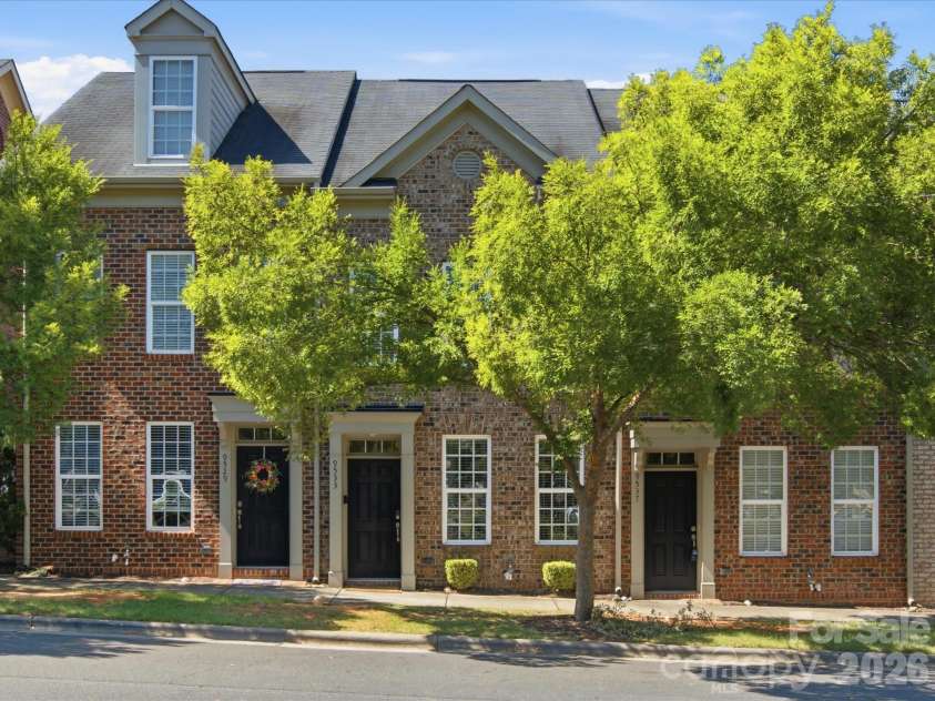 9533 Longstone Lane, Charlotte, NC 28277.  MLS# CAR4423027, YatesRealty ID 49947. Welcome to 9533 Longstone Lane in Cedar Walk!