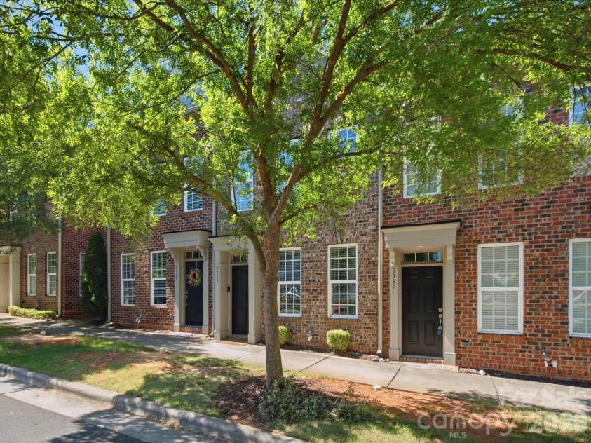 9533 Longstone Lane, Charlotte, NC 28277.  MLS# CAR4423027, YatesRealty ID 49947. Welcome to 9533 Longstone Lane in Cedar Walk!