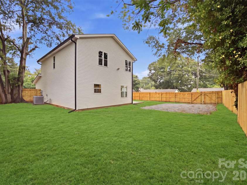 511 Ligon Street, Shelby, NC 28150.  MLS# CAR4410205, YatesRealty ID 49948. 