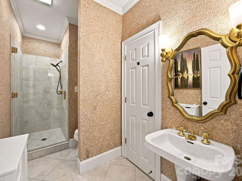 3726 Ashford Leigh Court, Charlotte, NC 28269.  MLS# CAR4421303, YatesRealty ID 49949. 