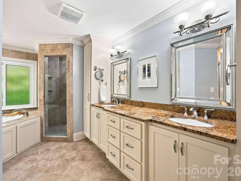 3726 Ashford Leigh Court, Charlotte, NC 28269.  MLS# CAR4421303, YatesRealty ID 49949. 