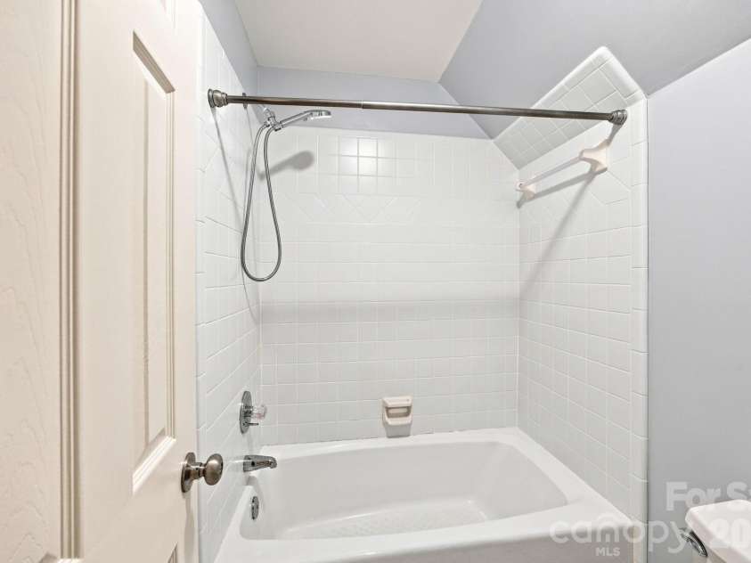 3726 Ashford Leigh Court, Charlotte, NC 28269.  MLS# CAR4421303, YatesRealty ID 49949. 