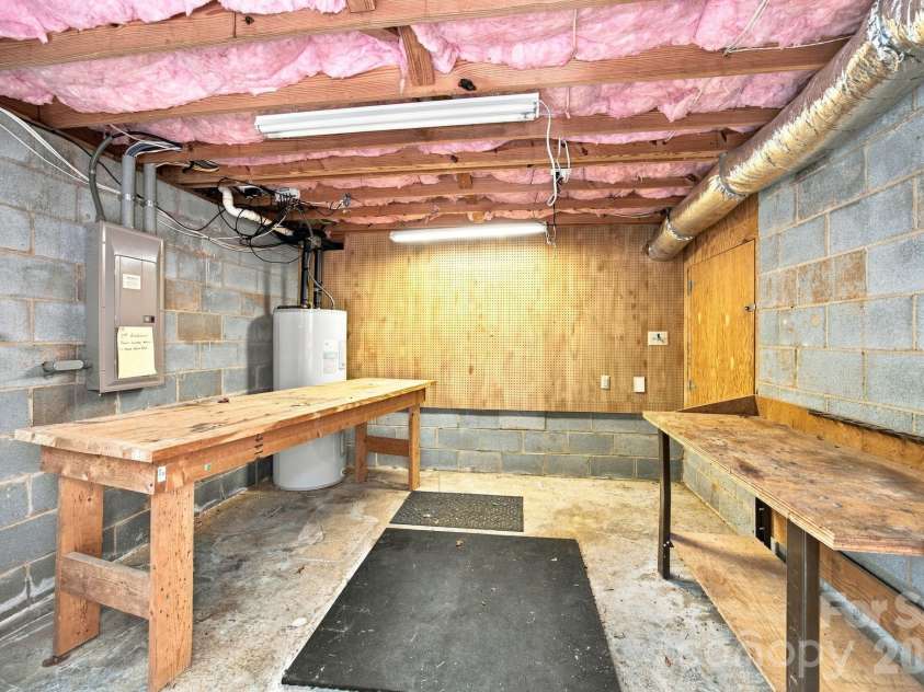 3726 Ashford Leigh Court, Charlotte, NC 28269.  MLS# CAR4421303, YatesRealty ID 49949. 