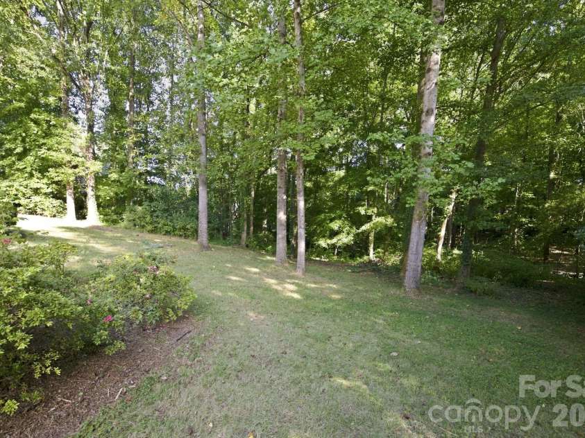 3726 Ashford Leigh Court, Charlotte, NC 28269.  MLS# CAR4421303, YatesRealty ID 49949. 