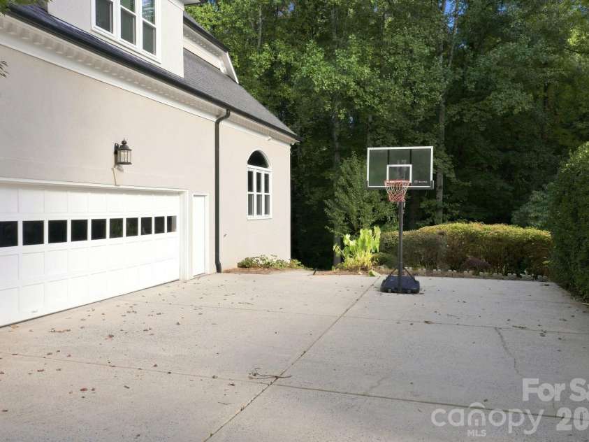 3726 Ashford Leigh Court, Charlotte, NC 28269.  MLS# CAR4421303, YatesRealty ID 49949. 