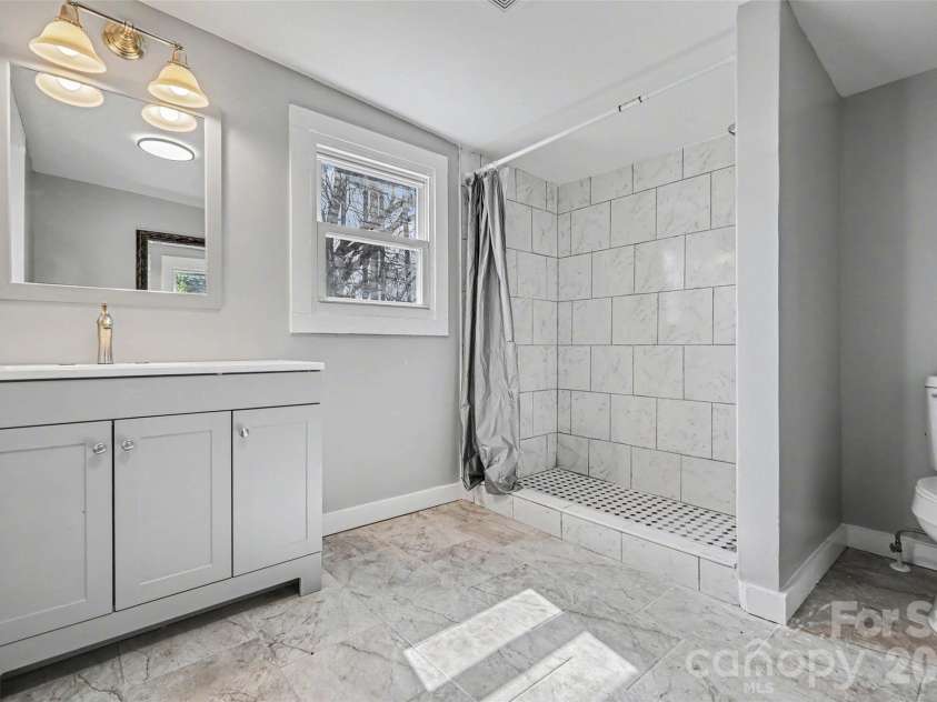 501 Lafayette Street, Salisbury, NC 28144.  MLS# CAR4359904, YatesRealty ID 4995. Primary Bath