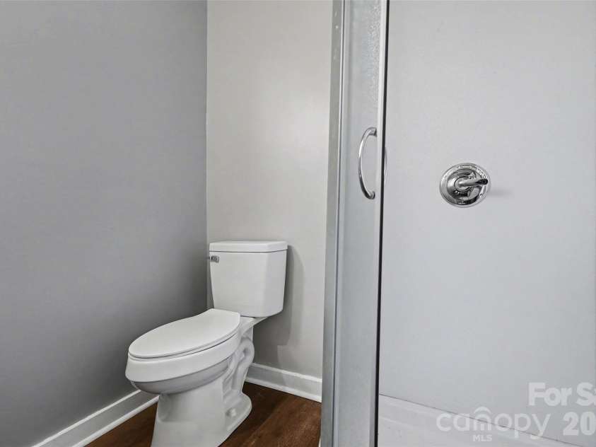 501 Lafayette Street, Salisbury, NC 28144.  MLS# CAR4359904, YatesRealty ID 4995. Upstairs Bath